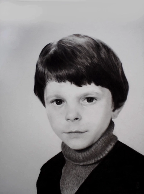 portrait dessin d'une enfant d'après photo au Fusain et Graphite