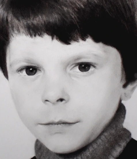 portrait d'une enfant d'après photo, dessin, fusain et Graphite - detail 